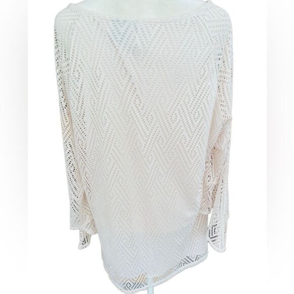 New Directions ivory laser cut lined sharkbite hem top, bell sleeves size XL - Picture 3 of 8